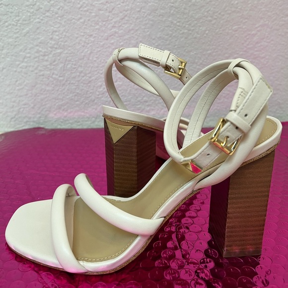 Michael Michael Kors ecru ivory leather strappy wooden heels 6.5 - Picture 3 of 9